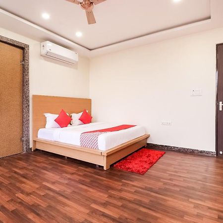 Oyo 61050 S S K Continental Hotel Juhi Bari Екстериор снимка