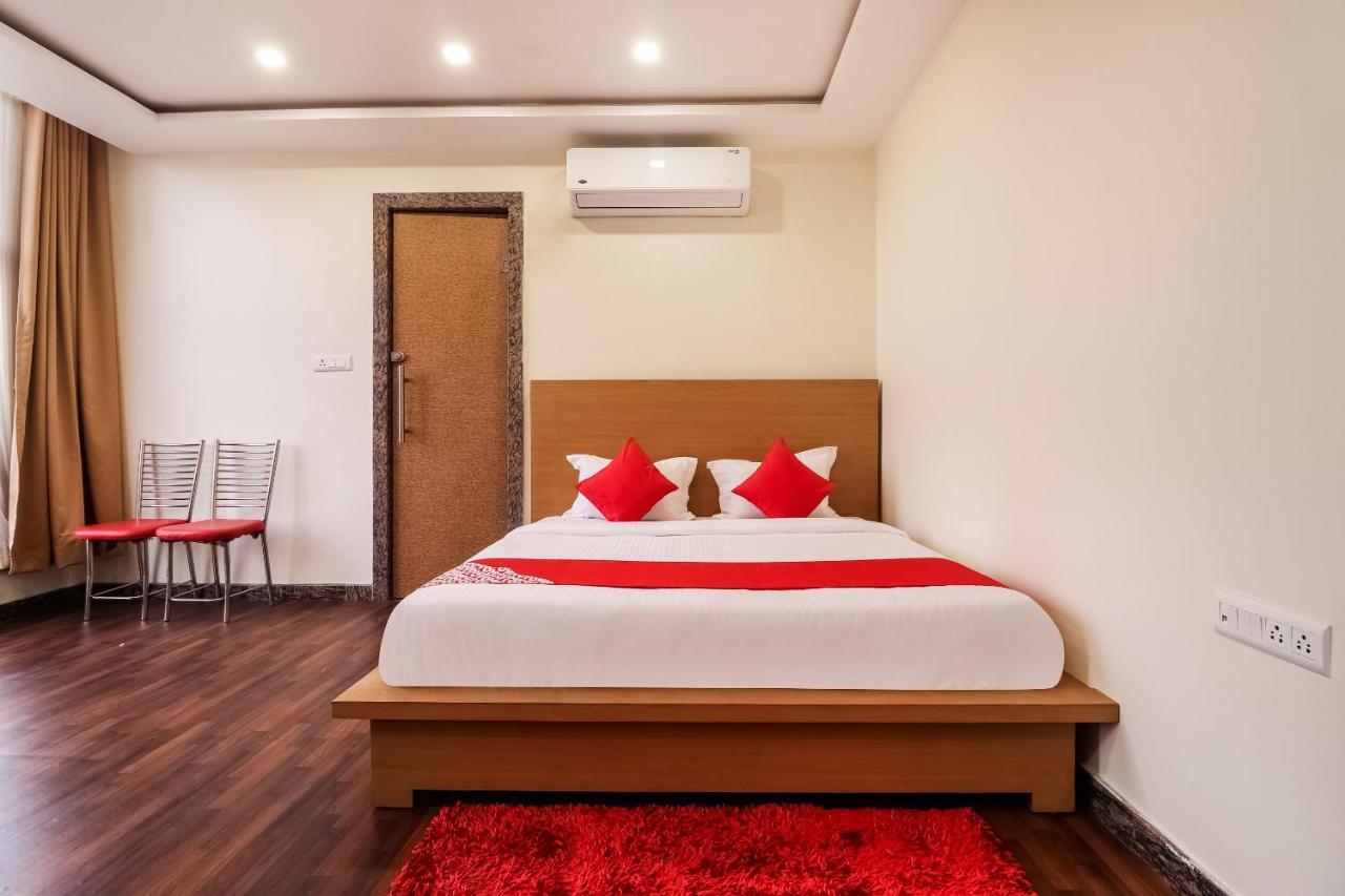 Oyo 61050 S S K Continental Hotel Juhi Bari Екстериор снимка