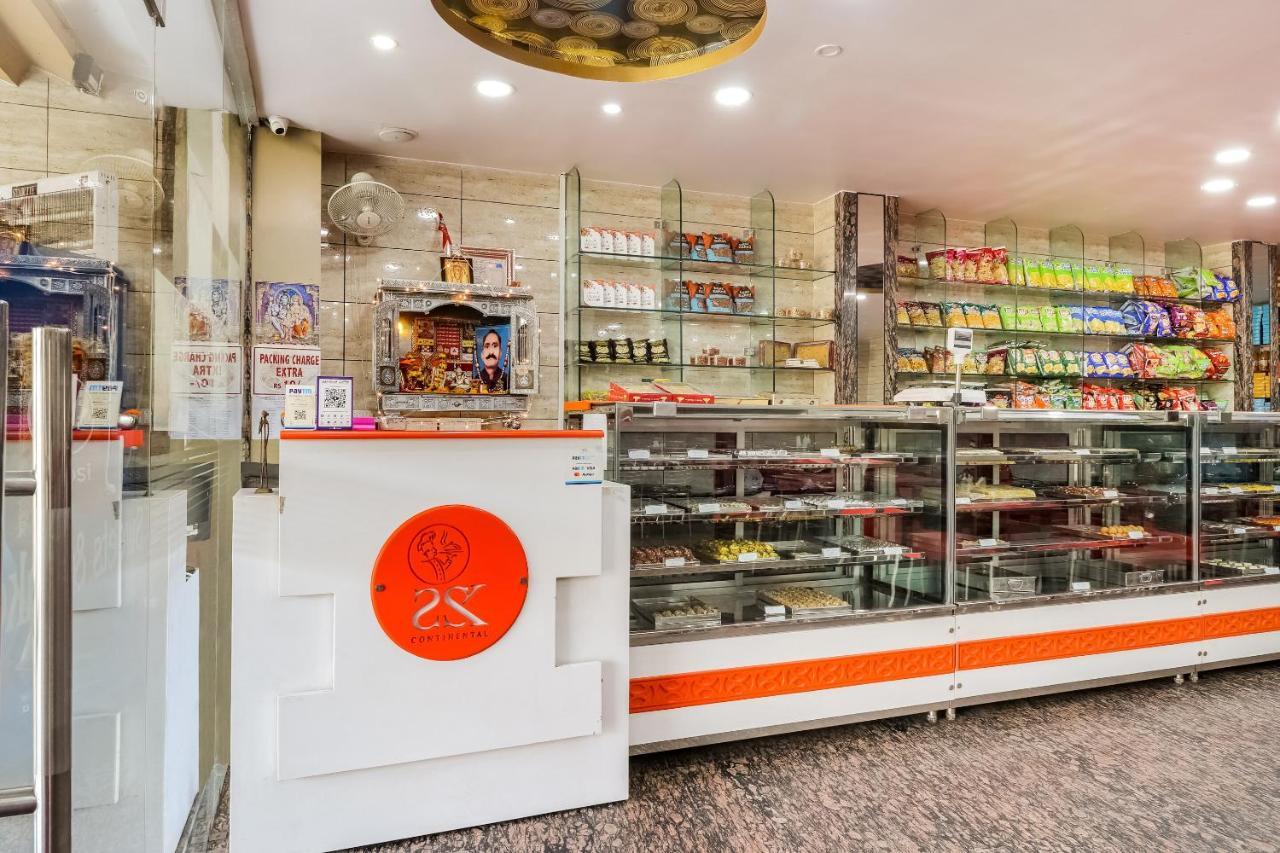 Oyo 61050 S S K Continental Hotel Juhi Bari Екстериор снимка