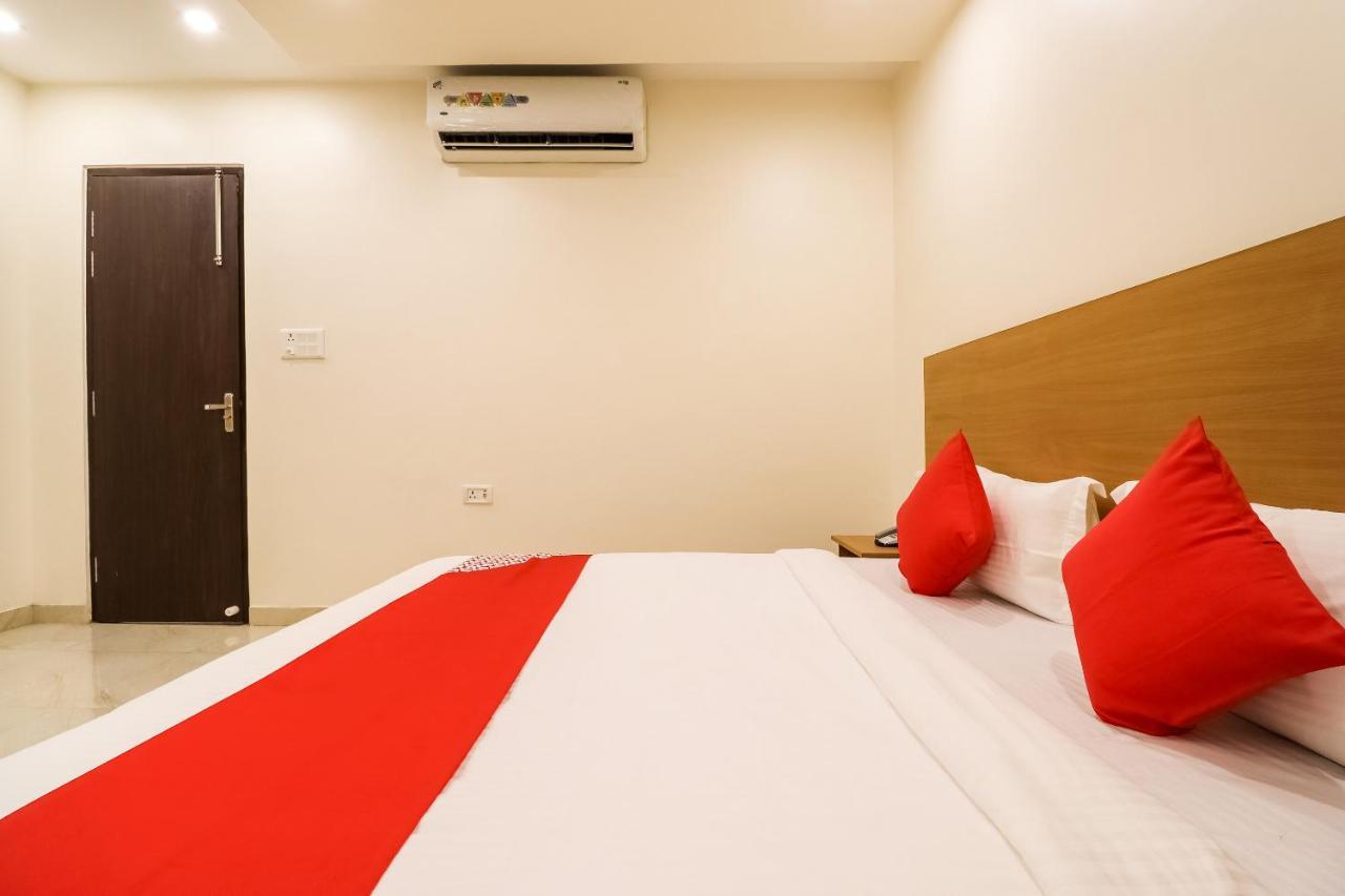 Oyo 61050 S S K Continental Hotel Juhi Bari Екстериор снимка