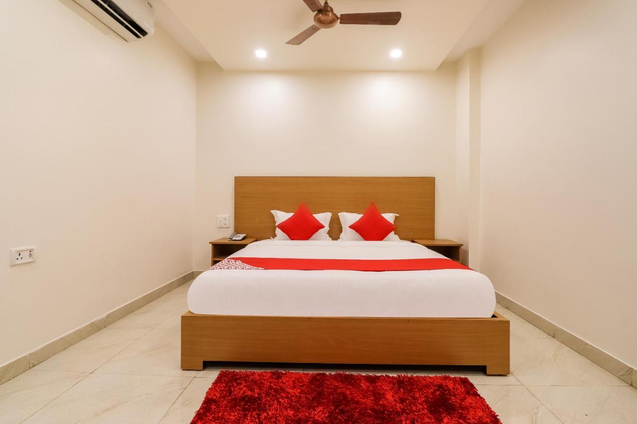 Oyo 61050 S S K Continental Hotel Juhi Bari Екстериор снимка