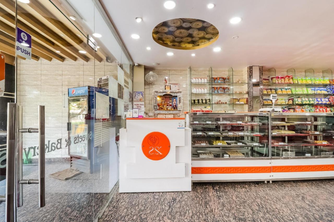 Oyo 61050 S S K Continental Hotel Juhi Bari Екстериор снимка