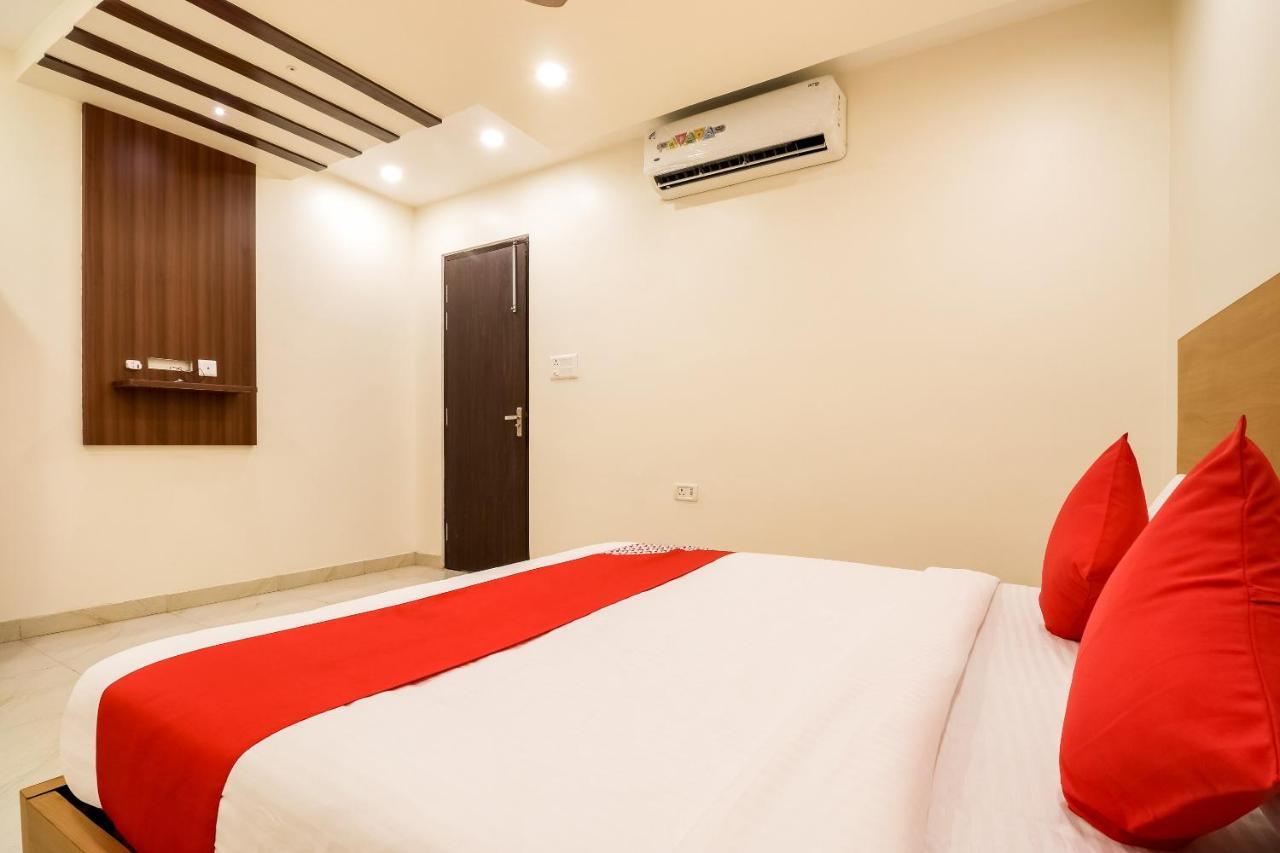 Oyo 61050 S S K Continental Hotel Juhi Bari Екстериор снимка