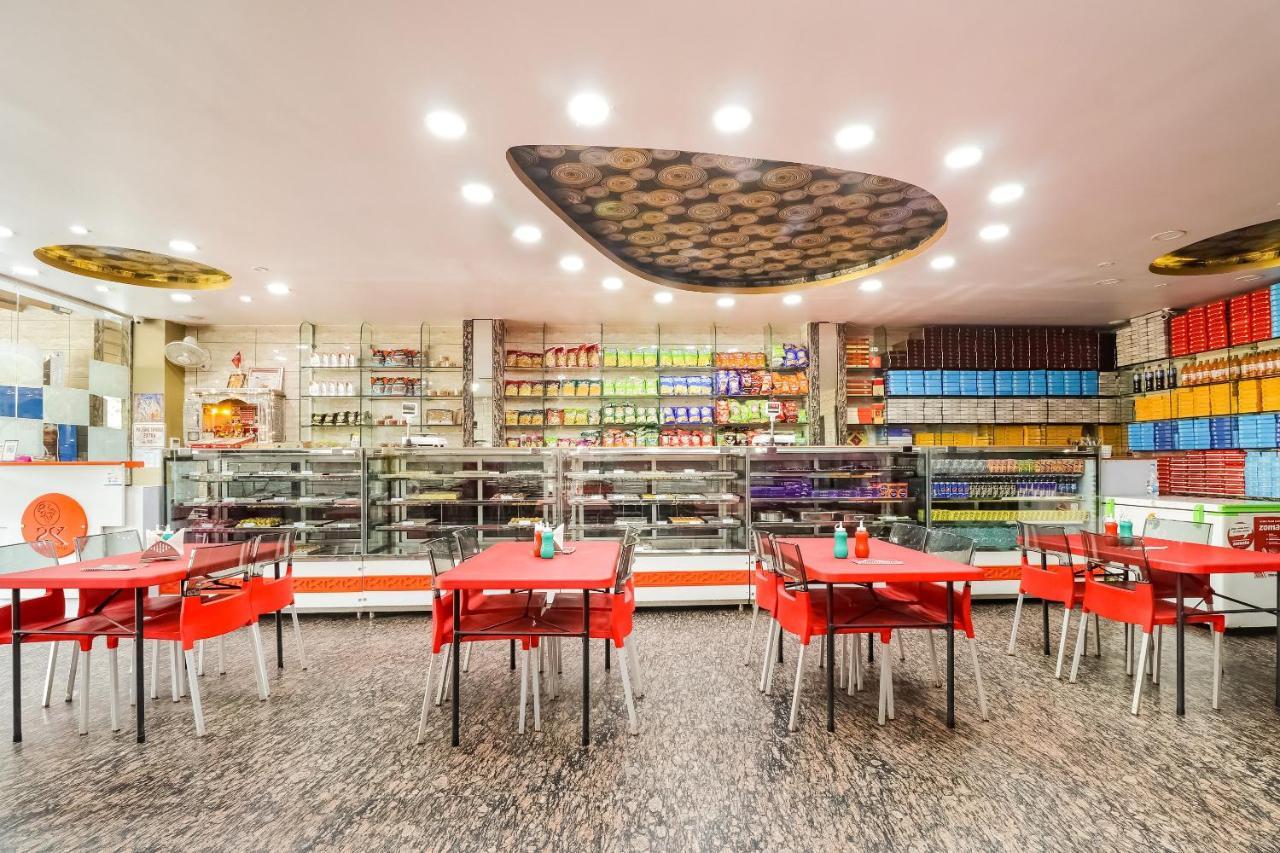 Oyo 61050 S S K Continental Hotel Juhi Bari Екстериор снимка