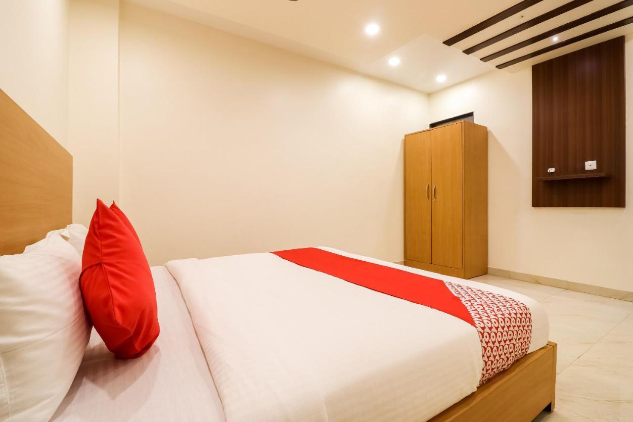 Oyo 61050 S S K Continental Hotel Juhi Bari Екстериор снимка
