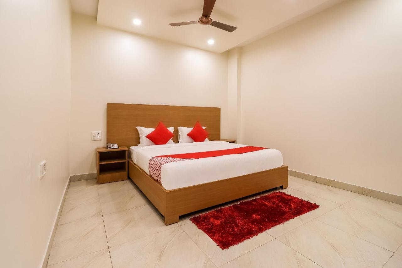 Oyo 61050 S S K Continental Hotel Juhi Bari Екстериор снимка