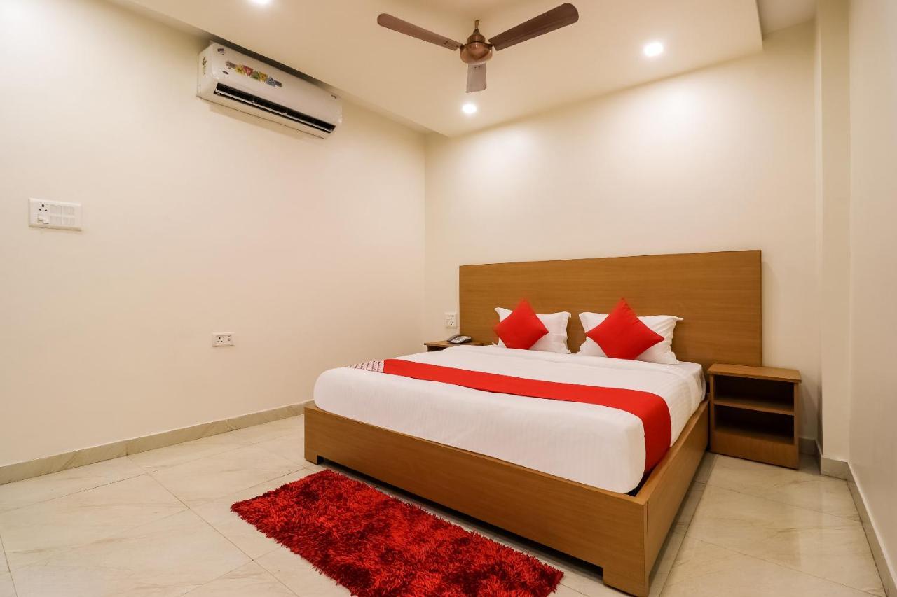 Oyo 61050 S S K Continental Hotel Juhi Bari Екстериор снимка