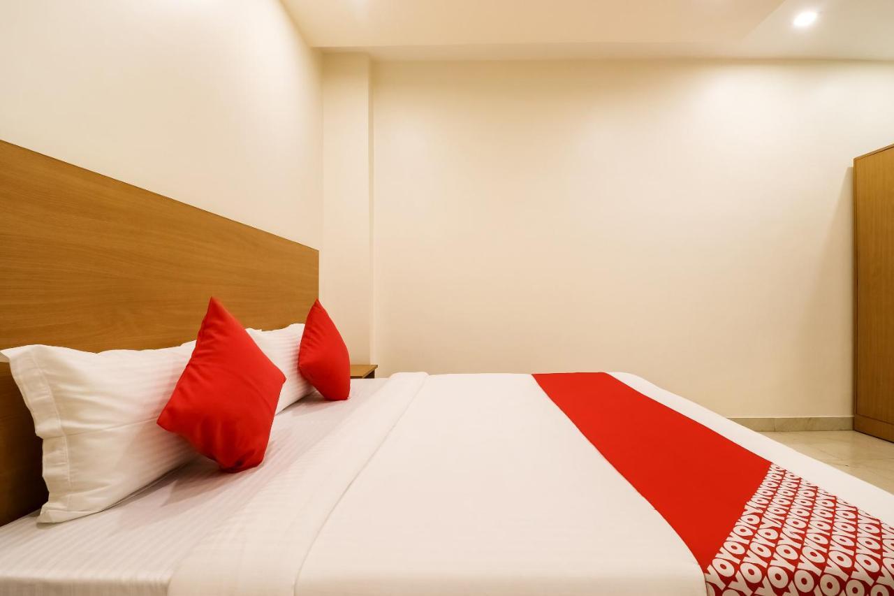 Oyo 61050 S S K Continental Hotel Juhi Bari Екстериор снимка