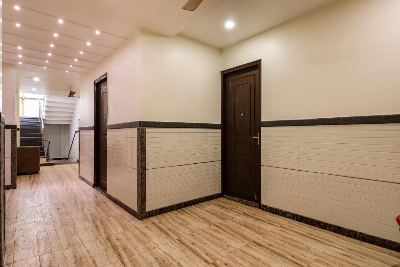Oyo 61050 S S K Continental Hotel Juhi Bari Екстериор снимка