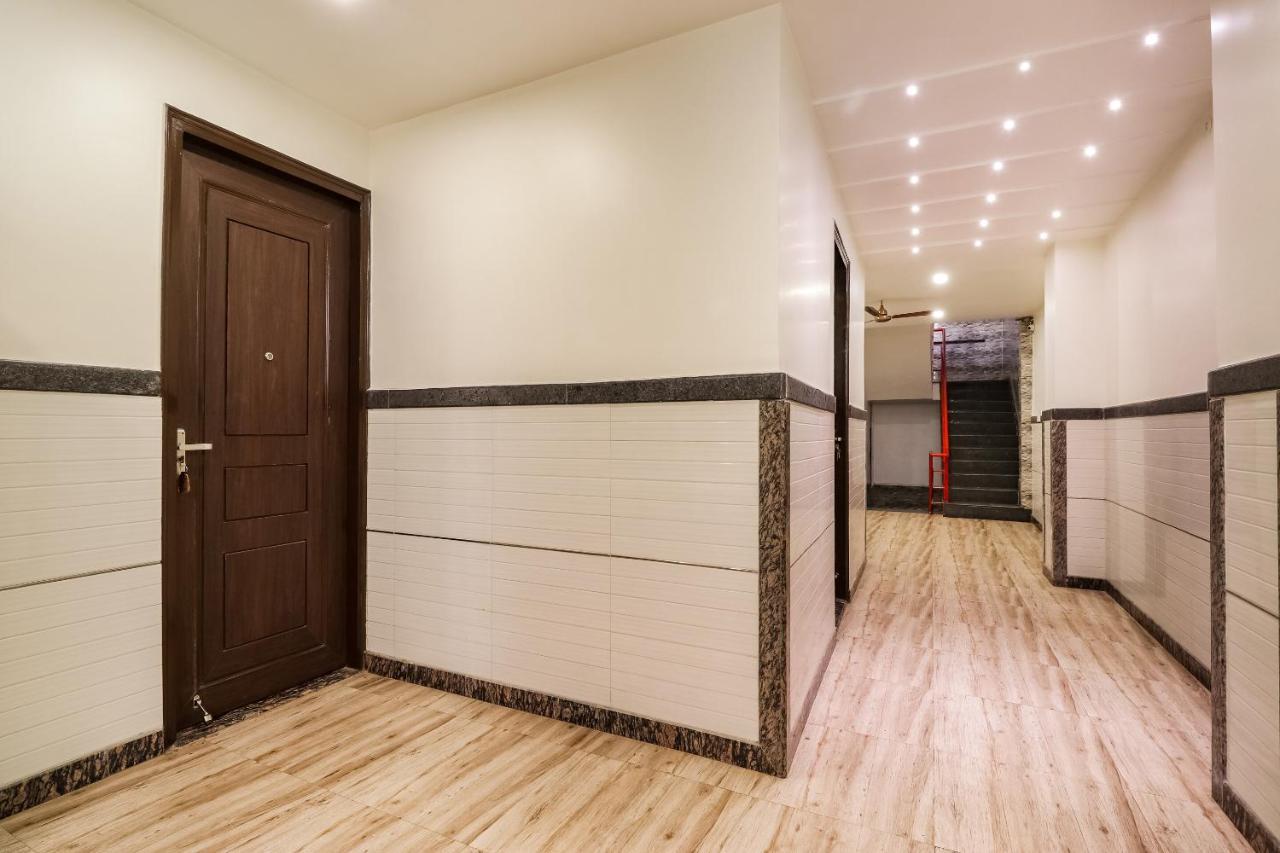 Oyo 61050 S S K Continental Hotel Juhi Bari Екстериор снимка